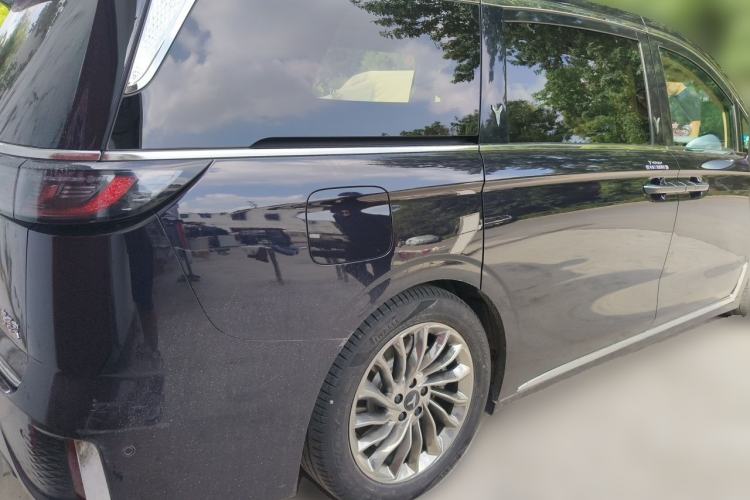 Used VOYAH Dream 2024 PHEV Ultra-Long Range Flagship Edition Rear Right 45 Deg