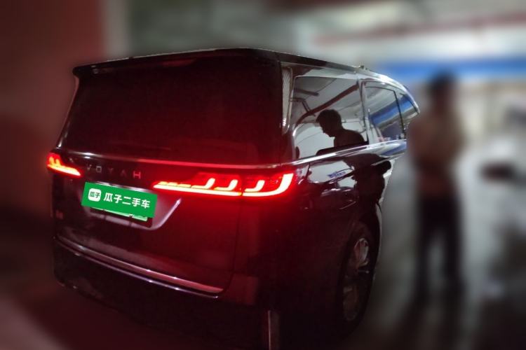 Used VOYAH Dream 2024 PHEV Extended-Range Premium Edition Rear Right 45 Deg