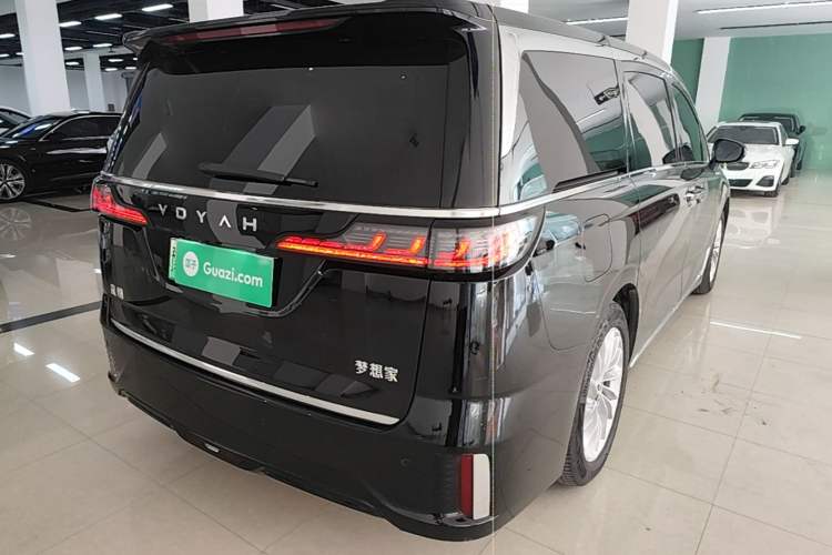 Used VOYAH Dream 2024 PHEV Extended-Range Premium Edition Rear Right 45 Deg