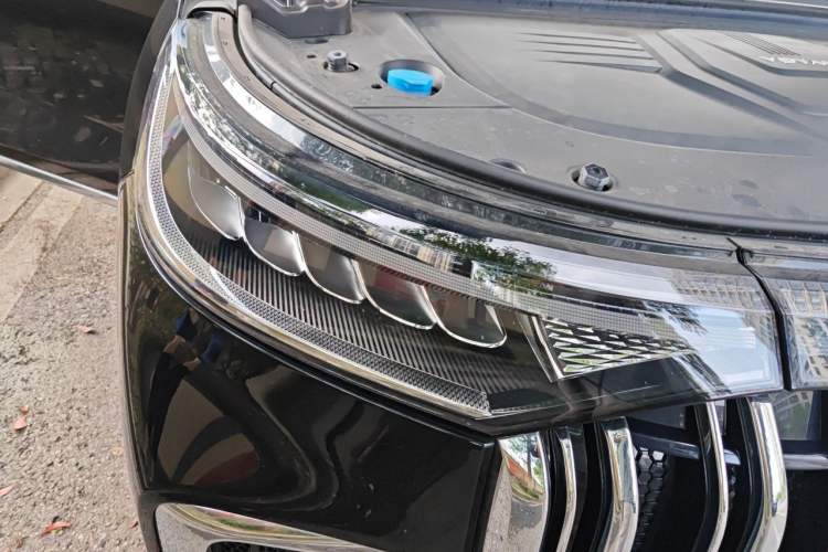 Used VOYAH Dream 2024 PHEV Extended-Range Premium Edition Right Front Headlight