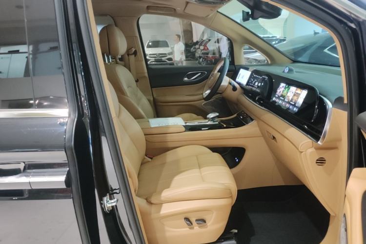 Used VOYAH Dream 2024 PHEV Extended-Range Premium Edition Right Front Seat
