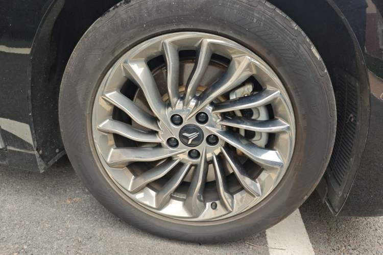 Used VOYAH Dream 2024 PHEV Ultra-Long Range Flagship Edition Right Front Wheel Hub