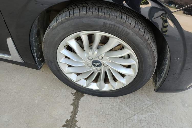 Used VOYAH Dream 2024 PHEV Extended-Range Premium Edition Right Front Wheel Hub