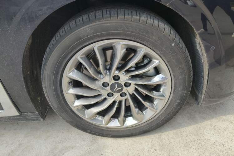 Used VOYAH Dream 2024 PHEV Ultra-Long Range Flagship Edition Right Front Wheel Hub