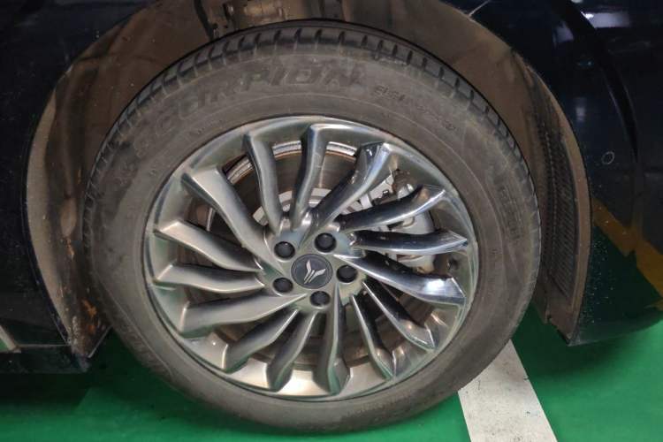Used VOYAH Dream 2024 PHEV Ultra-Long Range Flagship Edition Right Front Wheel Hub
