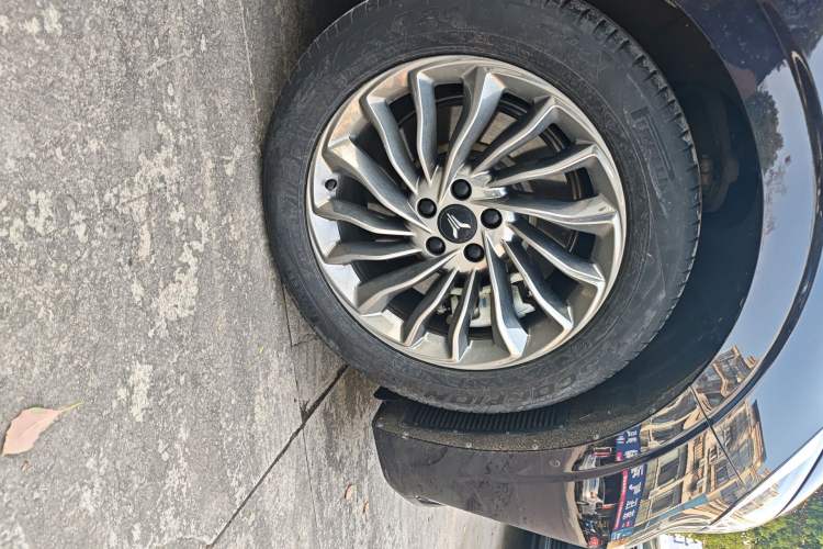 Used VOYAH Dream 2024 PHEV Ultra-Long Range Flagship Edition Right Front Wheel Hub