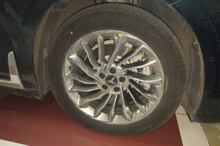 Used VOYAH Dream 2024 PHEV Ultra-Long Range Flagship Edition Right Front Wheel Hub