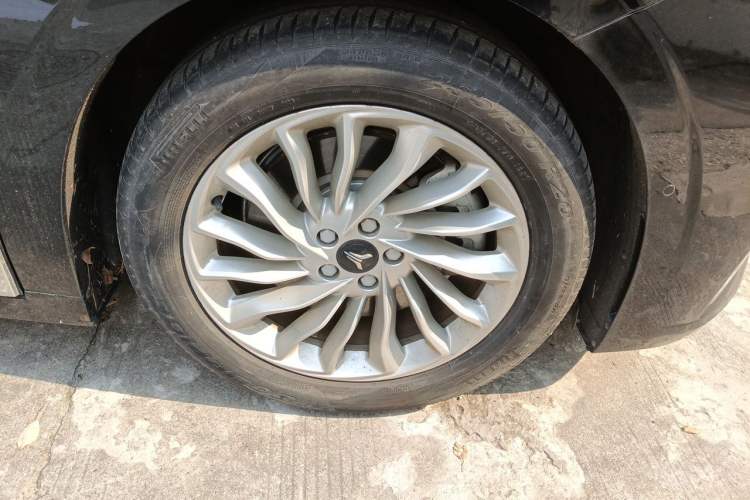Used VOYAH Dream 2024 EV Long-Range Premium Edition Right Front Wheel Hub