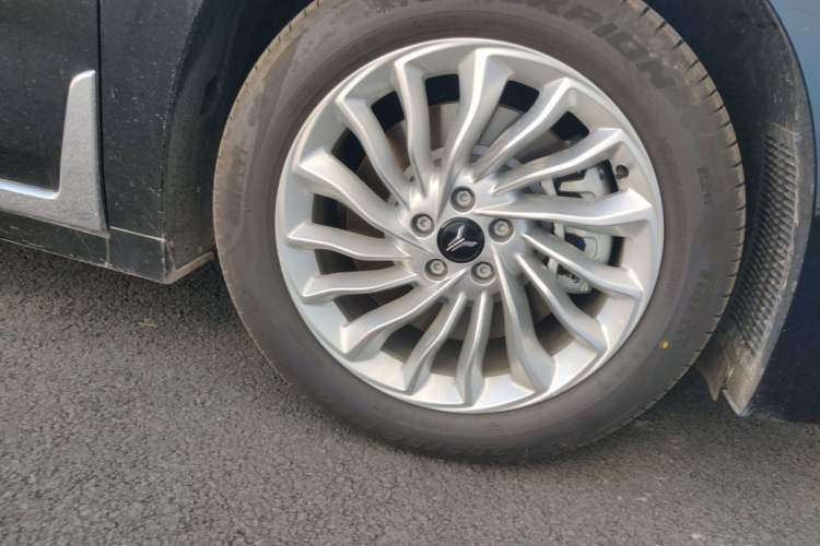 Used VOYAH Dream 2024 PHEV Extended-Range Premium Edition Right Front Wheel Hub