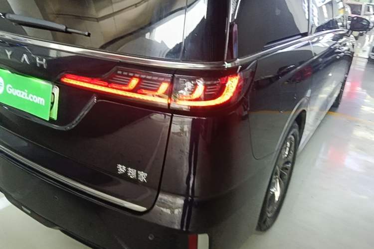 Used VOYAH Dream 2024 PHEV Ultra-Long Range Flagship Edition Right Rear Taillight