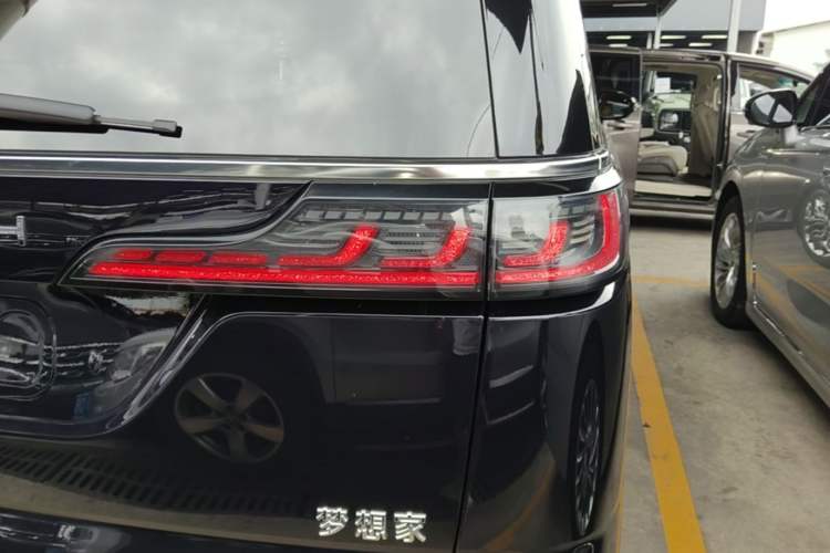 Used VOYAH Dream 2024 PHEV Ultra-Long Range Flagship Edition Right Rear Taillight