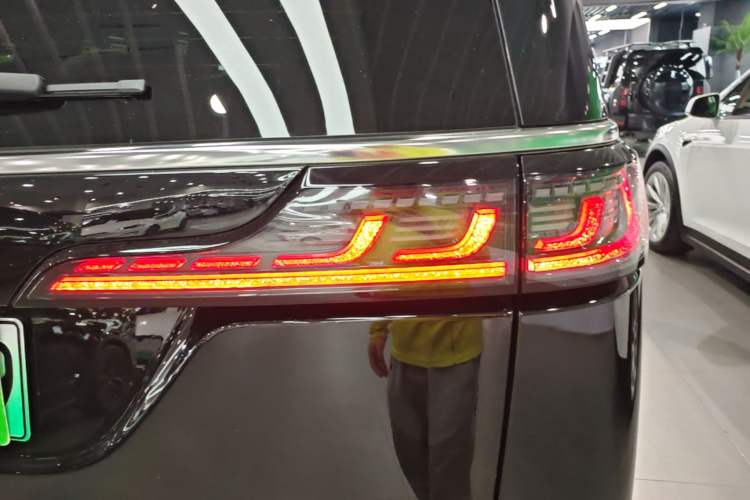 Used VOYAH Dream 2024 PHEV Extended-Range Premium Edition Right Rear Taillight