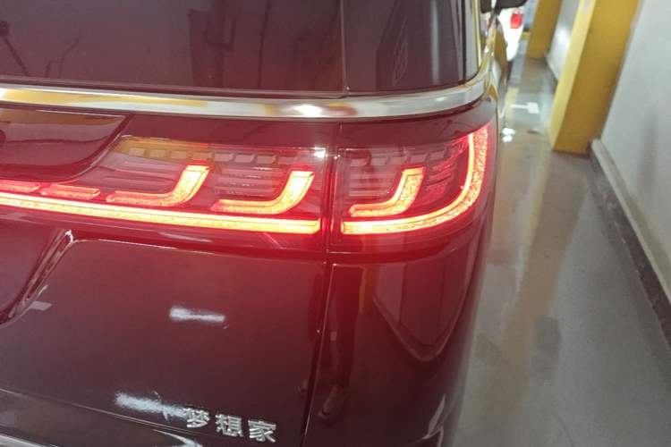 Used VOYAH Dream 2024 PHEV Ultra-Long Range Flagship Edition Right Rear Taillight