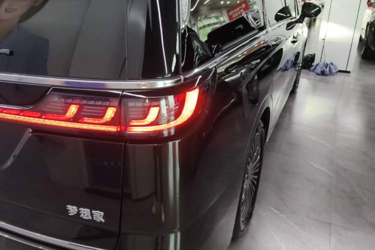 Used VOYAH Dream 2024 PHEV Ultra-Long Range Flagship Edition Right Rear Taillight