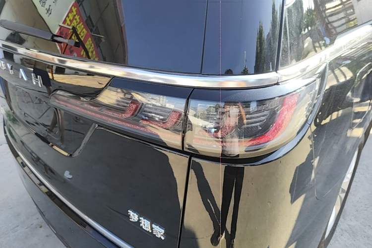 Used VOYAH Dream 2024 PHEV Extended-Range Premium Edition Right Rear Taillight