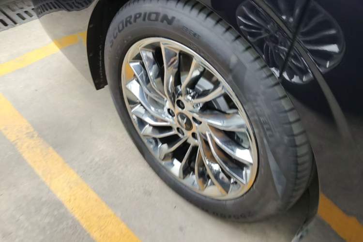 Used VOYAH Dream 2024 PHEV Ultra-Long Range Flagship Edition Right Rear Wheel Hub
