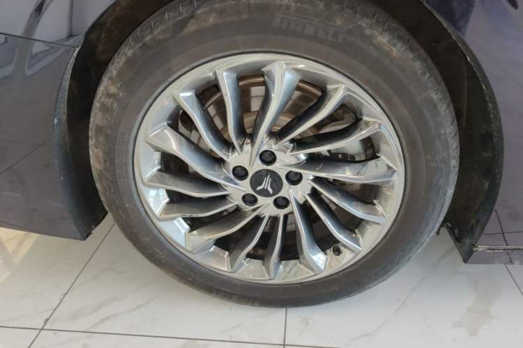 Used VOYAH Dream 2024 PHEV Ultra-Long Range Flagship Edition Right Rear Wheel Hub