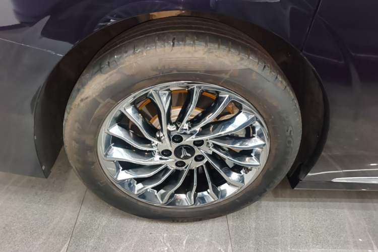 Used VOYAH Dream 2024 PHEV Ultra-Long Range Flagship Edition Right Rear Wheel Hub