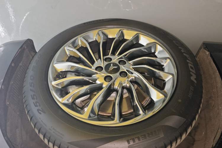 Used VOYAH Dream 2024 PHEV Ultra-Long Range Flagship Edition Right Rear Wheel Hub