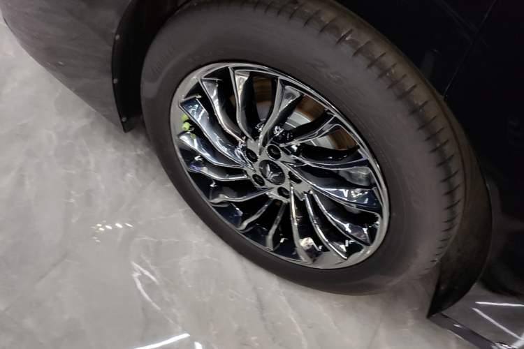 Used VOYAH Dream 2024 PHEV Ultra-Long Range Flagship Edition Right Rear Wheel Hub