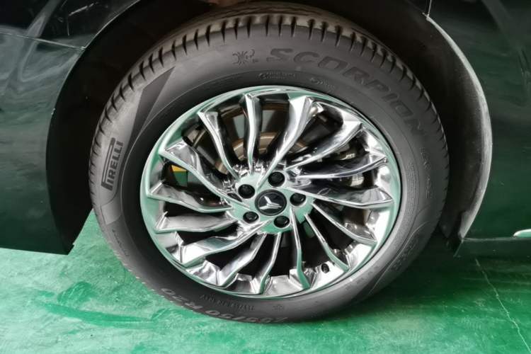Used VOYAH Dream 2024 PHEV Ultra-Long Range Flagship Edition Right Rear Wheel Hub