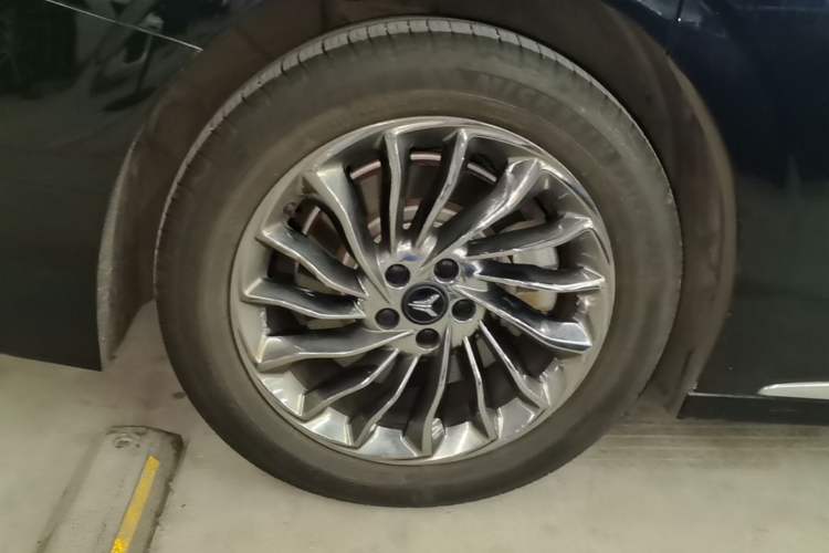 Used VOYAH Dream 2024 PHEV Ultra-Long Range Flagship Edition Right Rear Wheel Hub