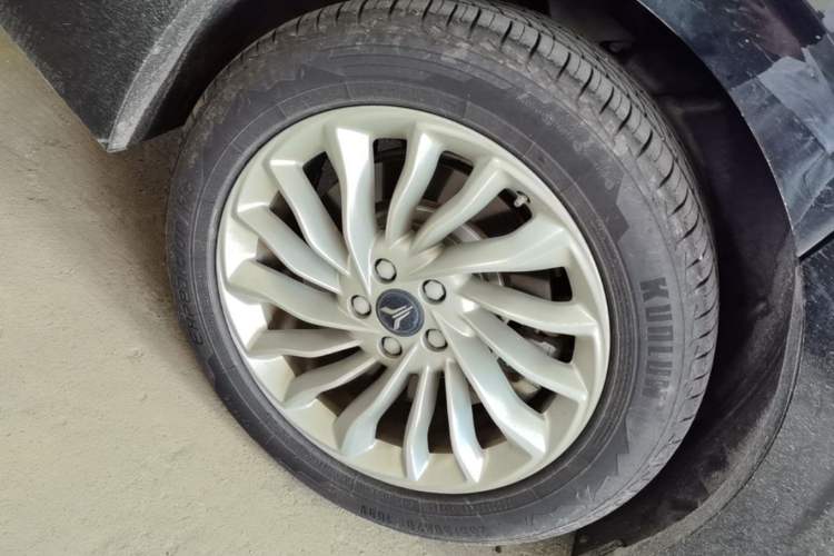 Used VOYAH Dream 2024 PHEV Extended-Range Premium Edition Right Rear Wheel Hub