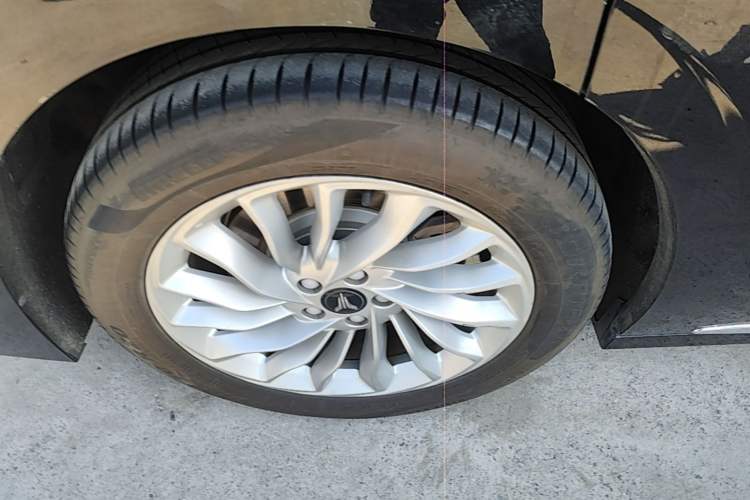 Used VOYAH Dream 2024 PHEV Extended-Range Premium Edition Right Rear Wheel Hub