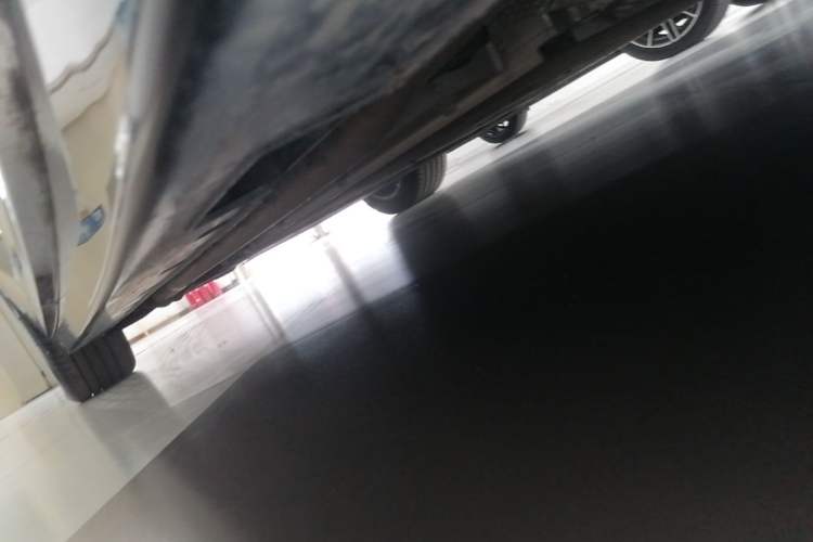 Used VOYAH Dream 2024 PHEV Ultra-Long Range Flagship Edition Right Side Sill