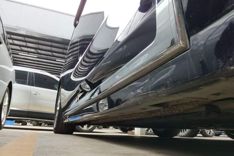 Used VOYAH Dream 2024 PHEV Ultra-Long Range Flagship Edition Right Side Sill
