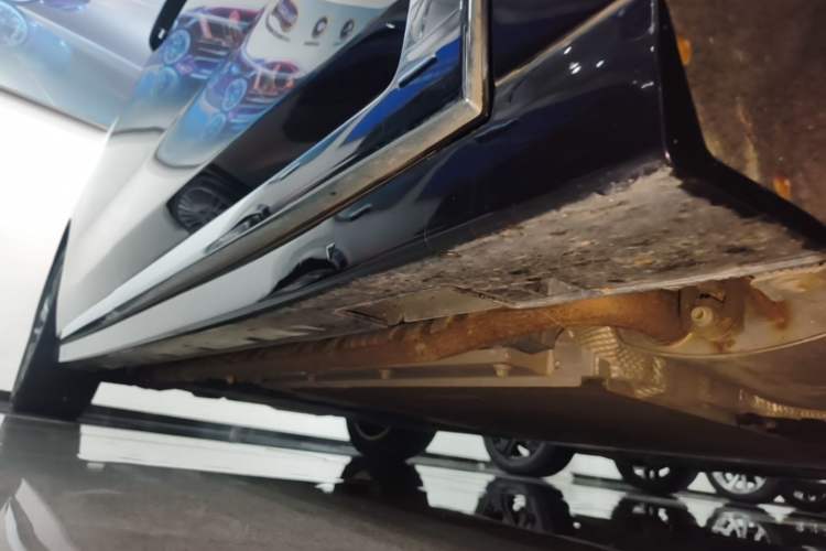 Used VOYAH Dream 2024 PHEV Ultra-Long Range Flagship Edition Right Side Sill