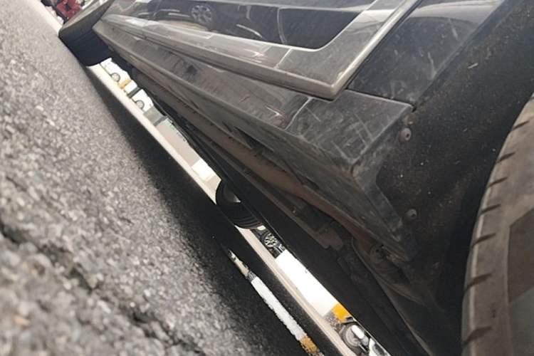 Used VOYAH Dream 2024 PHEV Extended-Range Premium Edition Right Side Sill