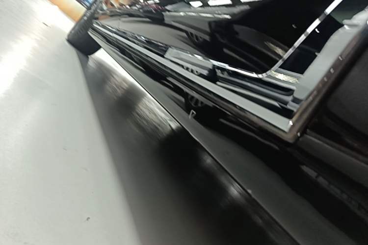 Used VOYAH Dream 2024 EV Long-Range Premium Edition Right Side Sill