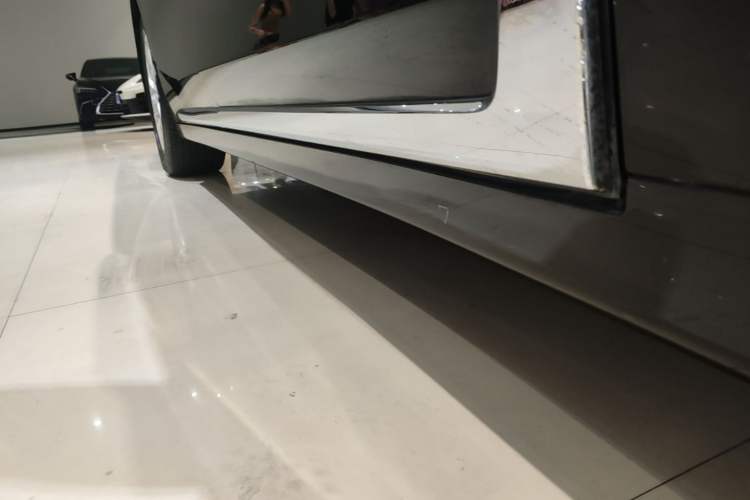 Used VOYAH Dream 2024 PHEV Extended-Range Premium Edition Right Side Sill