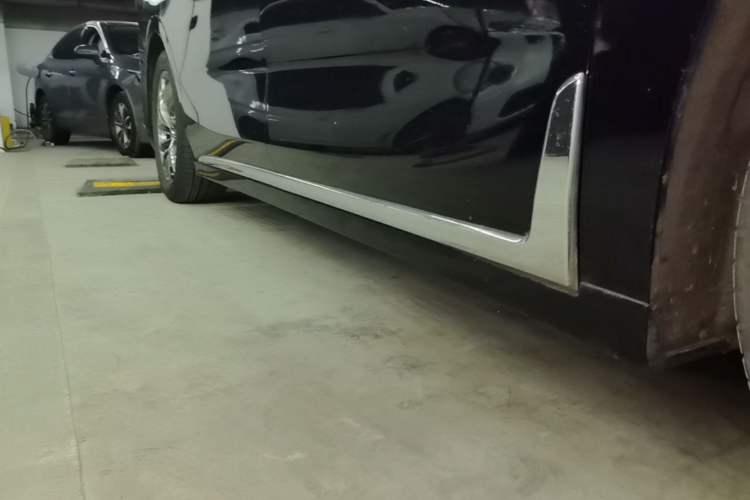 Used VOYAH Dream 2024 PHEV Ultra-Long Range Flagship Edition Right Side Sill