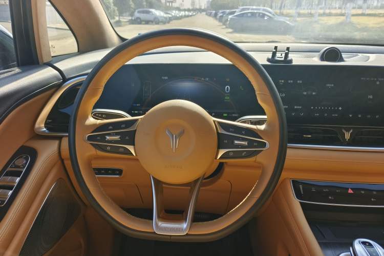 Used VOYAH Dream 2024 PHEV Ultra-Long Range Flagship Edition Steering Wheel