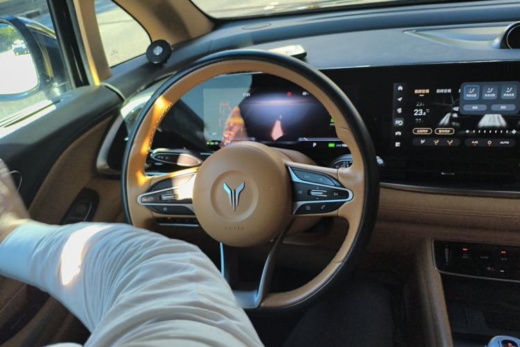 Used VOYAH Dream 2024 PHEV Extended-Range Premium Edition Steering Wheel