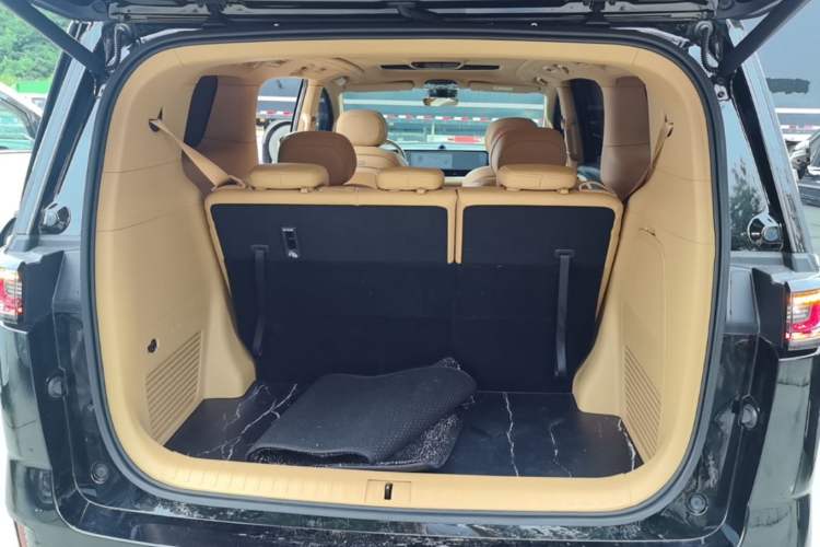 Used VOYAH Dream 2024 PHEV Extended-Range Premium Edition Trunk