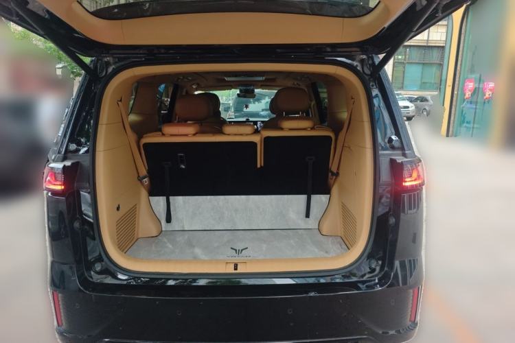 Used VOYAH Dream 2024 PHEV Extended-Range Premium Edition Trunk