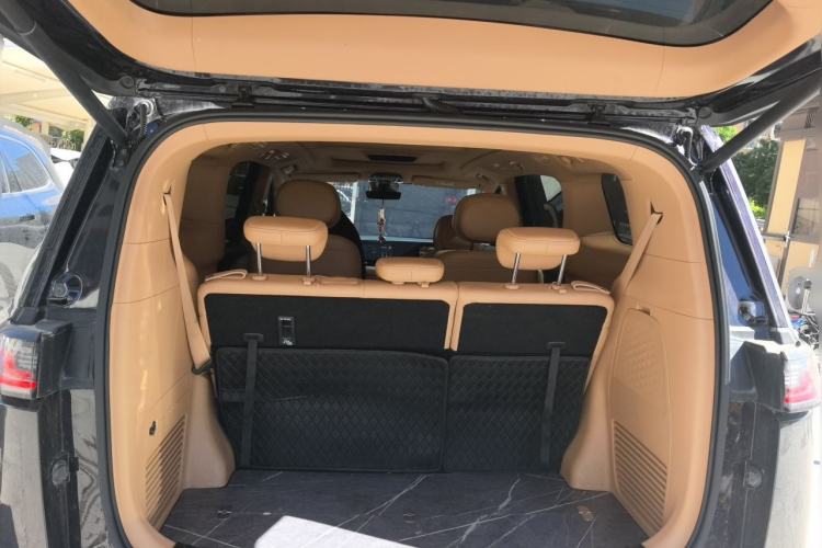Used VOYAH Dream 2024 PHEV Extended-Range Premium Edition Trunk