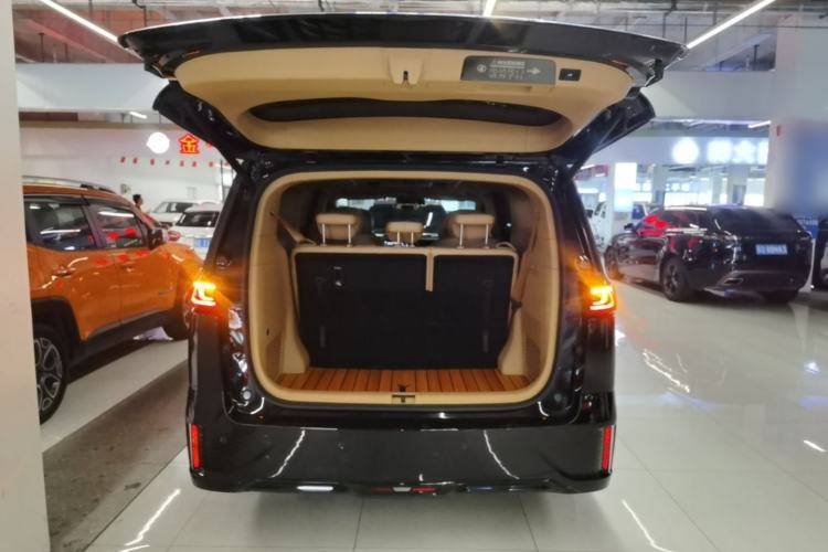 Used VOYAH Dream 2024 PHEV Extended-Range Premium Edition Trunk