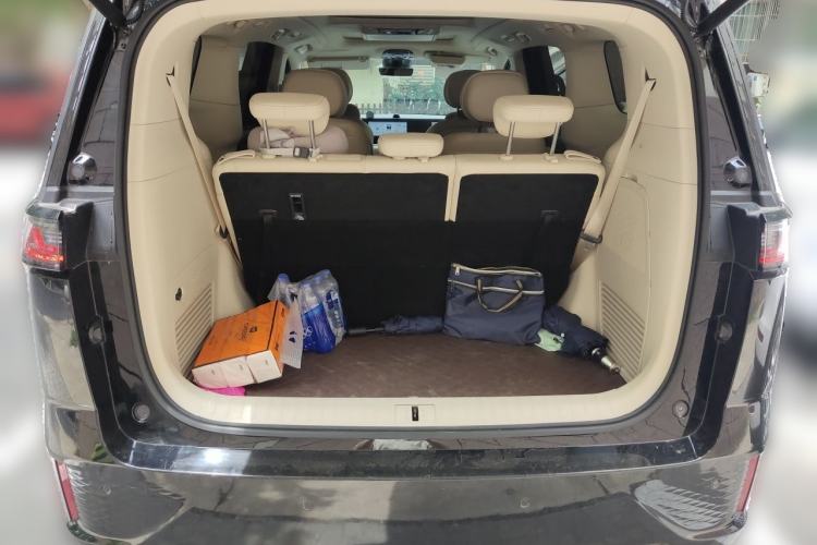 Used VOYAH Dream 2024 PHEV Extended-Range Premium Edition Trunk