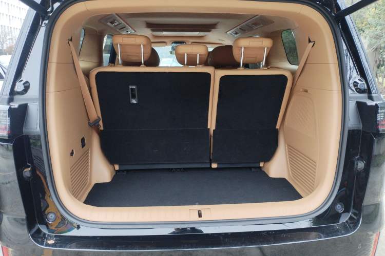 Used VOYAH Dream 2024 PHEV Ultra-Long Range Flagship Edition Trunk