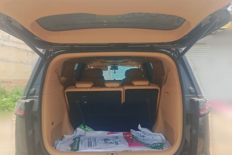 Used VOYAH Dream 2024 PHEV Extended-Range Premium Edition Trunk