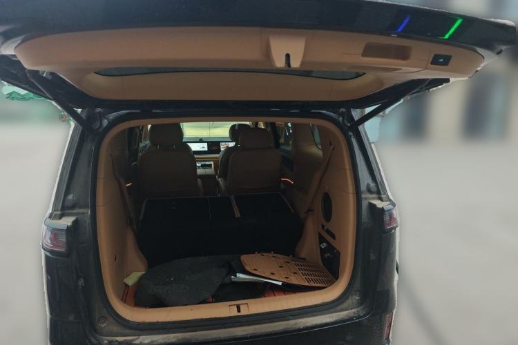 Used VOYAH Dream 2024 PHEV Extended-Range Premium Edition Trunk