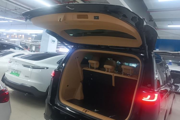 Used VOYAH Dream 2024 PHEV Extended-Range Premium Edition Trunk