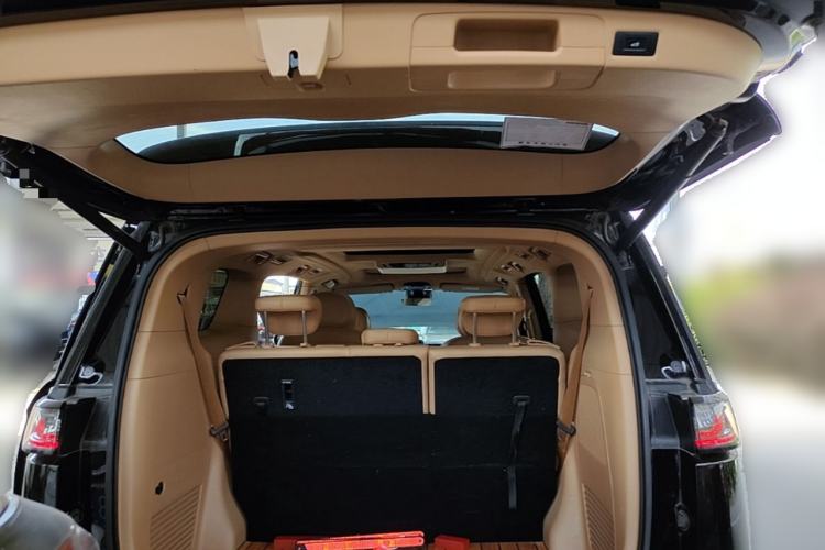 Used VOYAH Dream 2024 PHEV Extended-Range Premium Edition Trunk