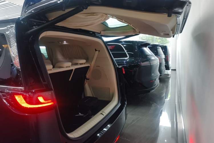 Used VOYAH Dream 2024 PHEV Ultra-Long Range Flagship Edition Trunk