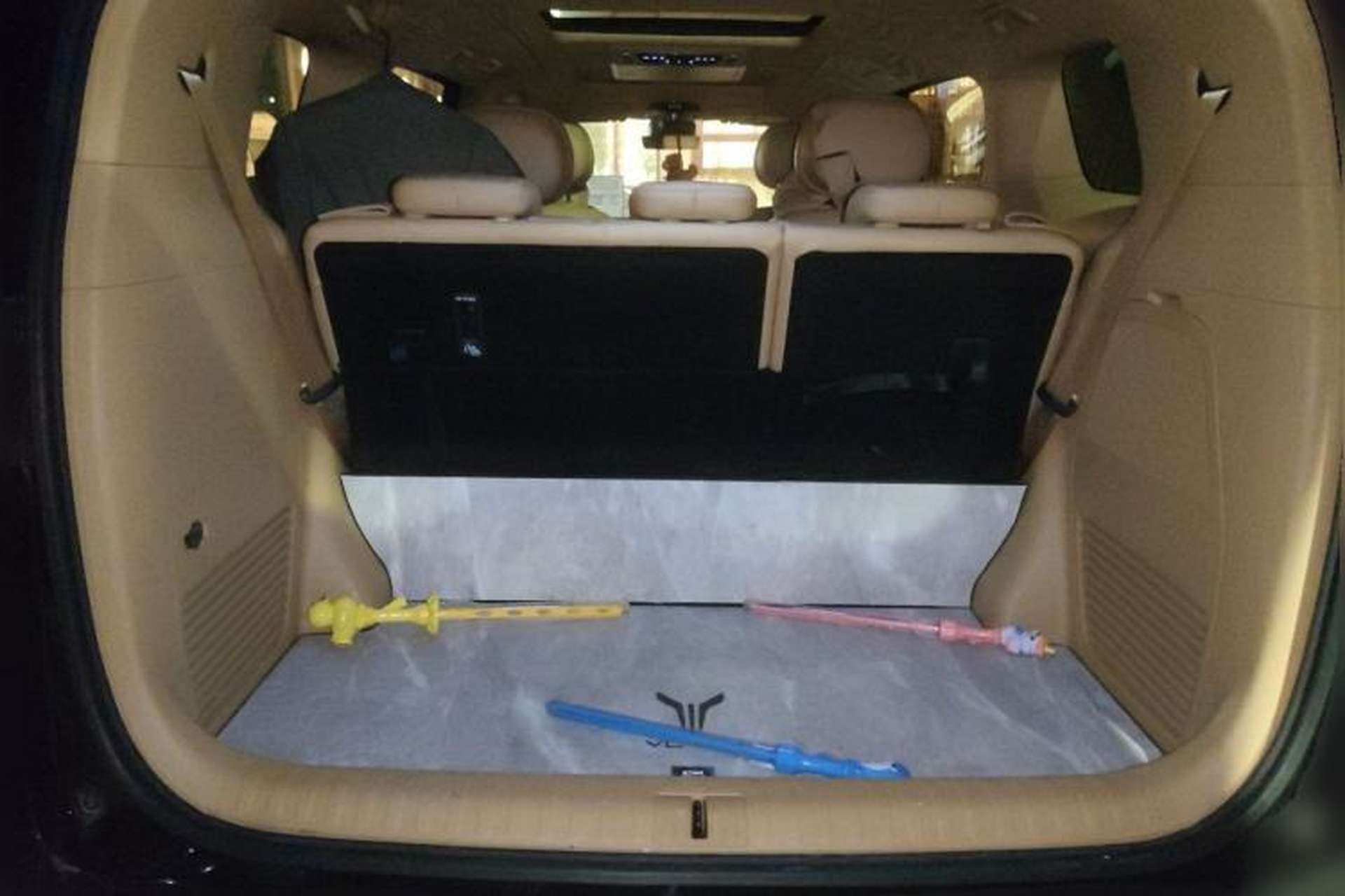 Used VOYAH Dream 2024 PHEV Extended-Range Premium Edition Trunk