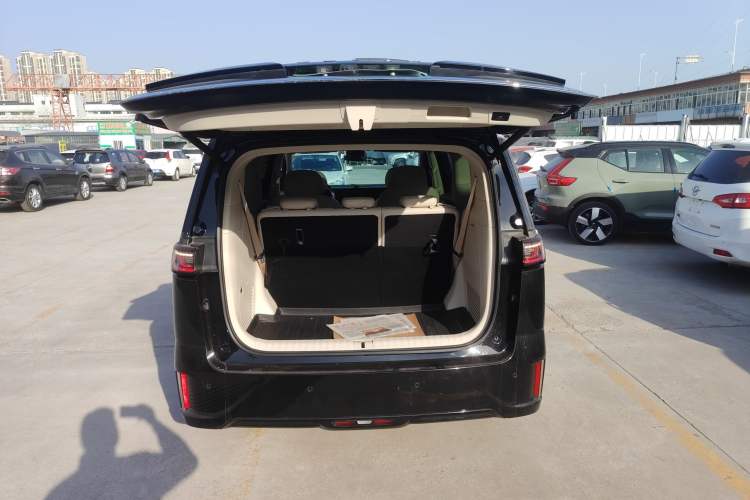 Used VOYAH Dream 2024 PHEV Extended-Range Premium Edition Trunk